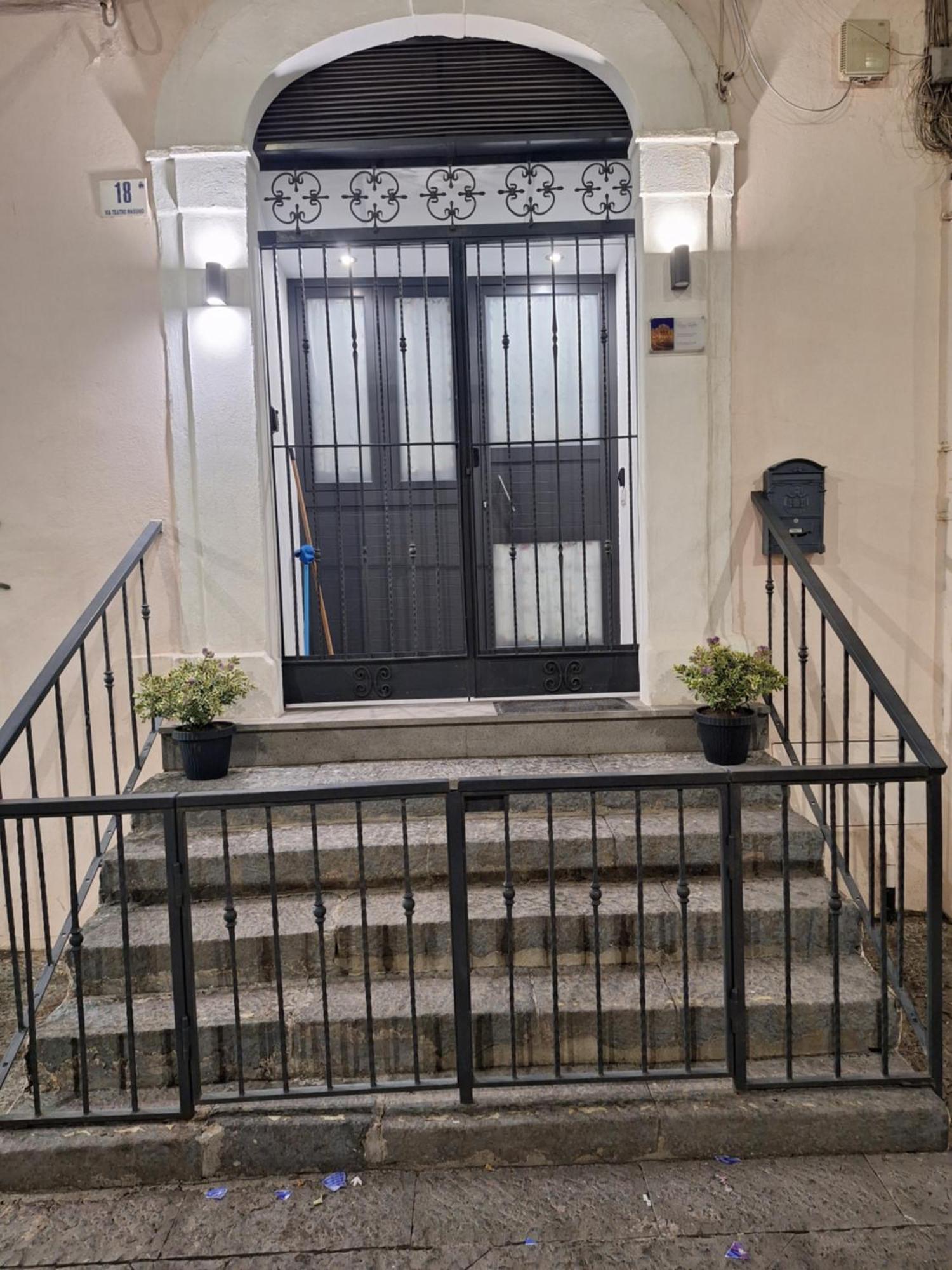 Casa Vacanze Al Teatro Catânia Exterior foto