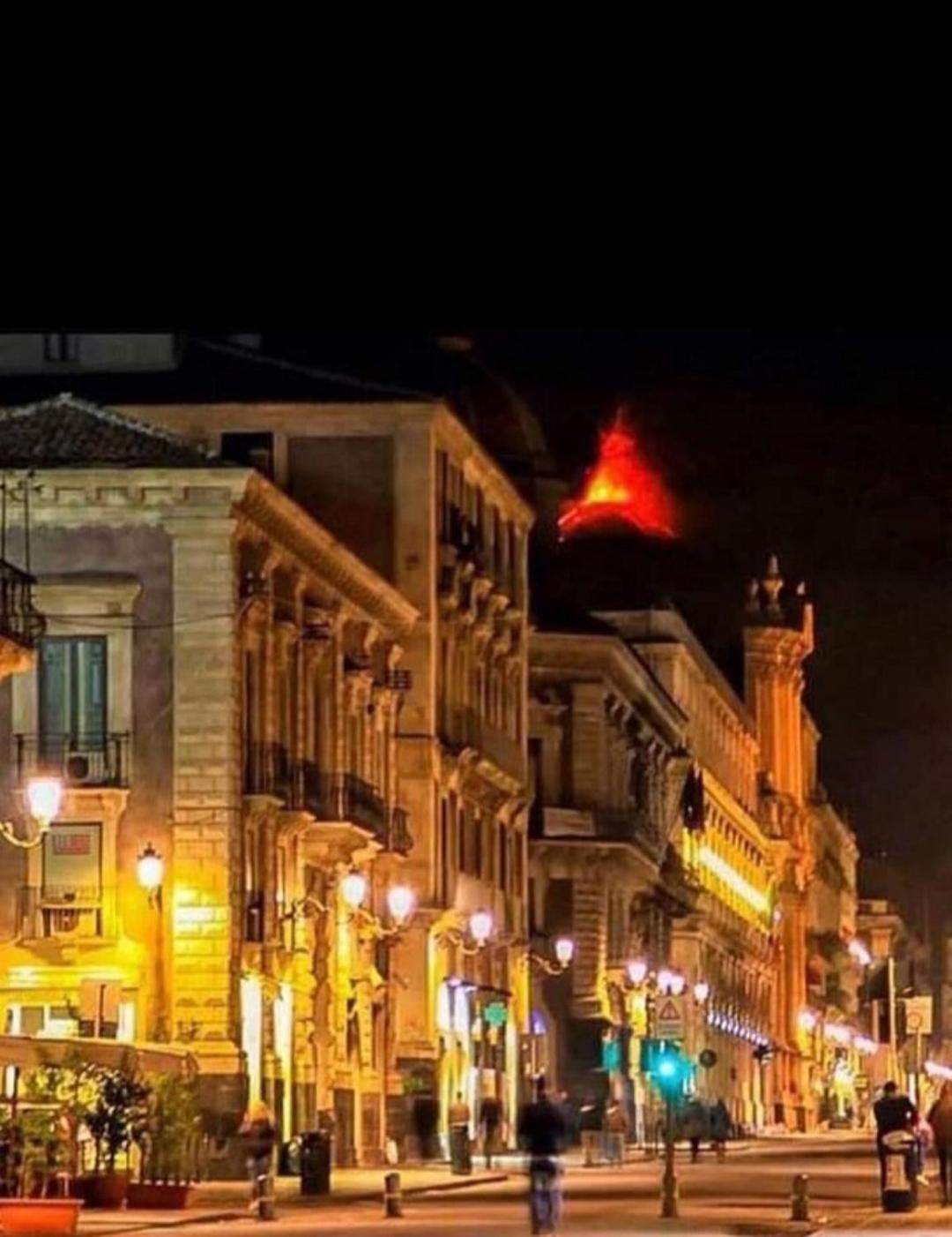 Casa Vacanze Al Teatro Catânia Exterior foto